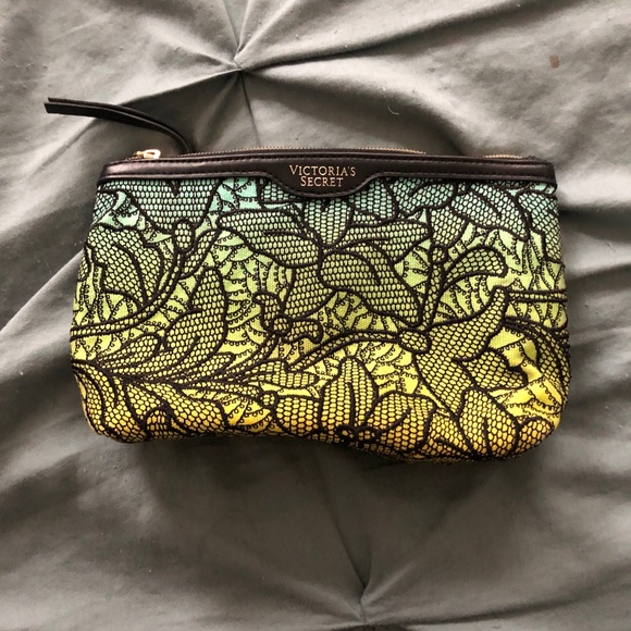 Victoria’s Secret Makeup Bag - Picture 1 of 3